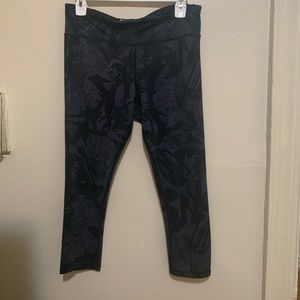 Betsy Johnson Capri yoga pants